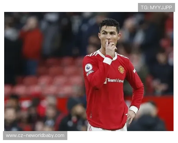 C罗加盟曼联引发热议，球迷期待神奇表现