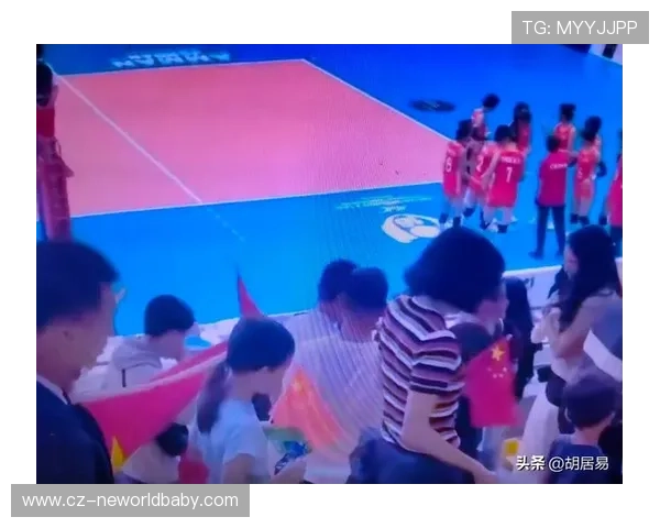 中国女排逆袭战胜强敌，成功晋级世界杯四强，展现全队拼搏精神